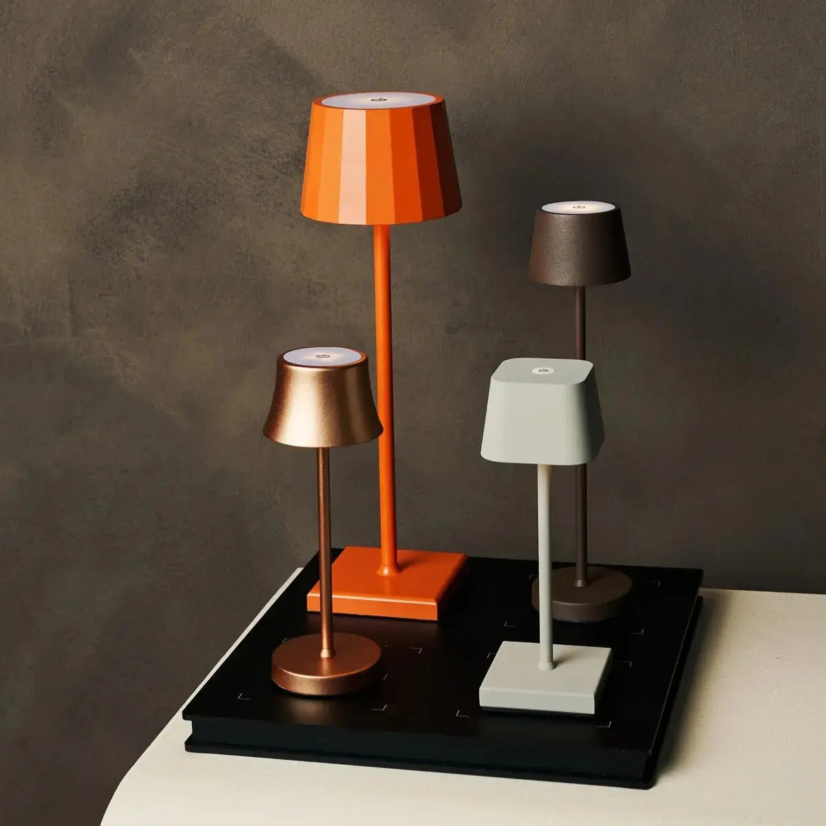 Combi Set Professional | 4 x Vondel Mini Mouse Grey Rechargeable Table Lamps & 1 x Amstel Charging Station