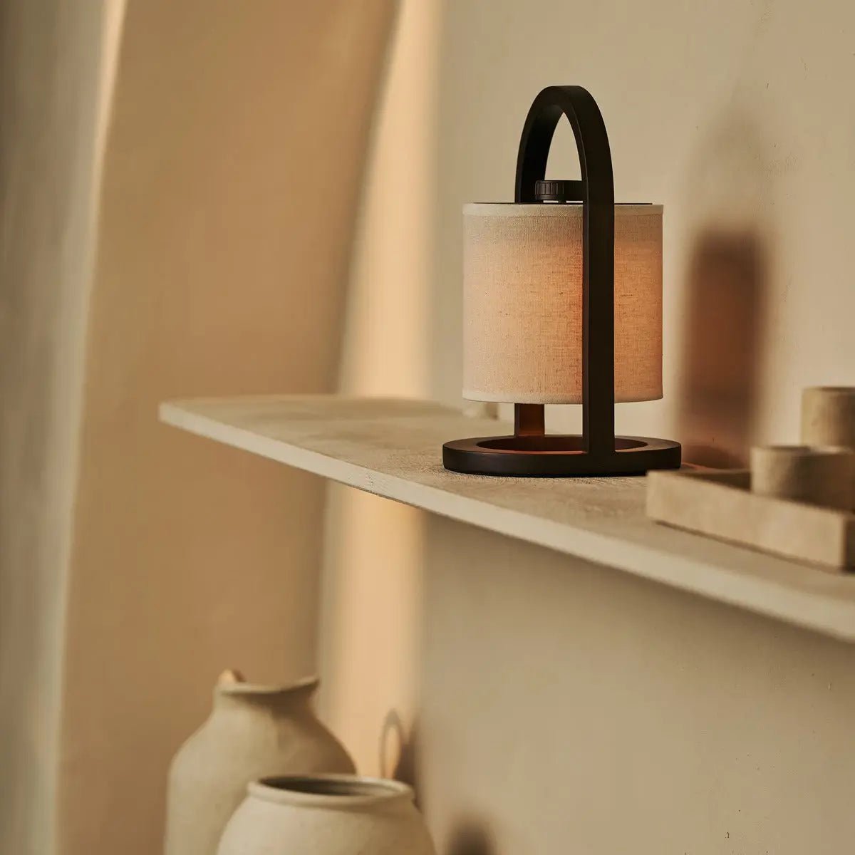 Rivier Donkerbruin Houten Oplaadbare Lamp | Linnenmix, veelzijdig en tot 100 uur batterijduur