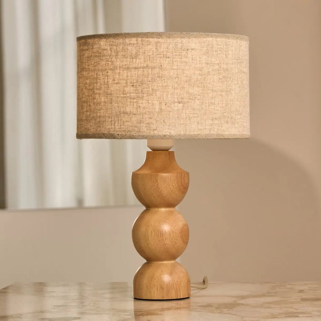 Oliver Lichtbruine Houten Lamp | Linnenmix schaduw en elegant ontwerp