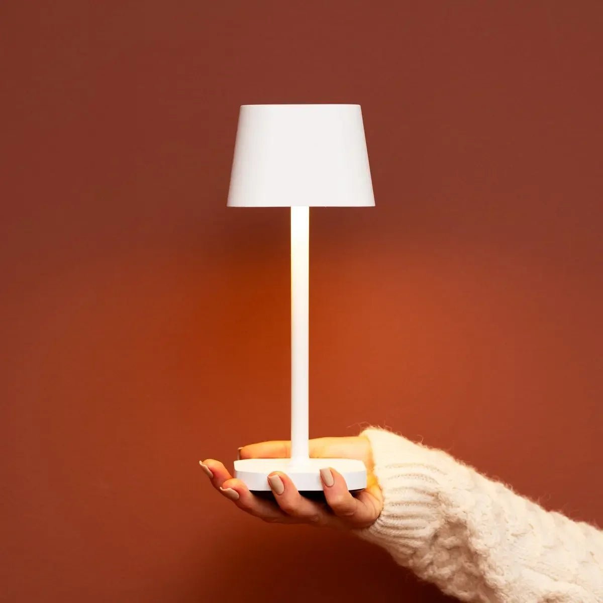 Ava Witte Oplaadbare Tafellamp | Stijlvolle, draadloze en dimbare verlichting