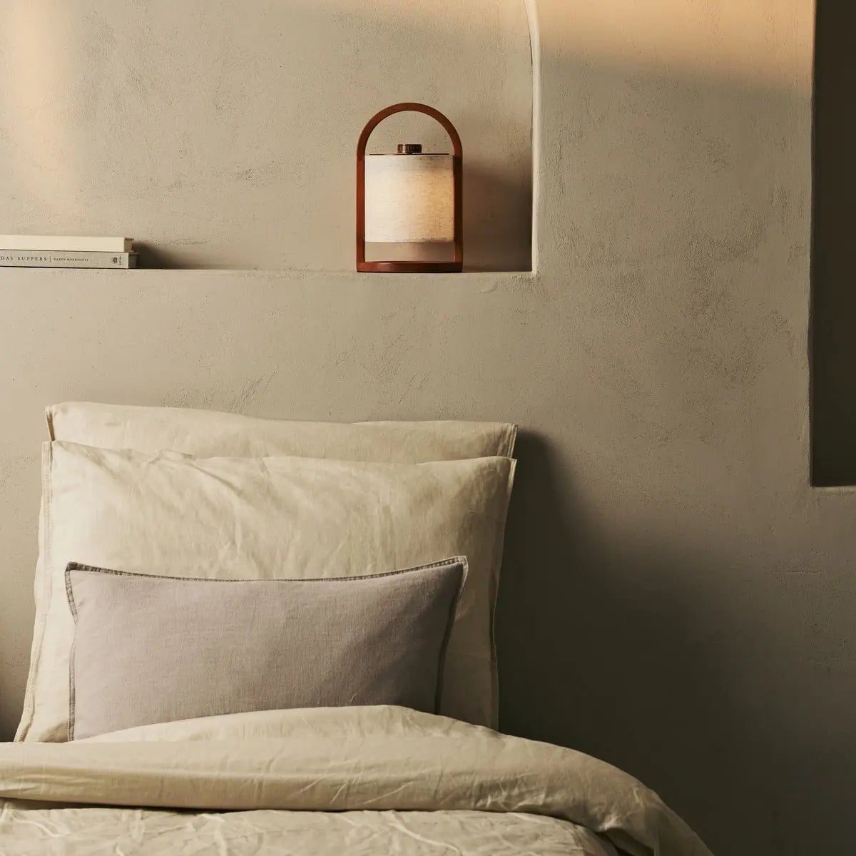 Rivierkastanjebruine houten oplaadbare lamp | Linnenmix, veelzijdig en tot 100 uur batterijduur
