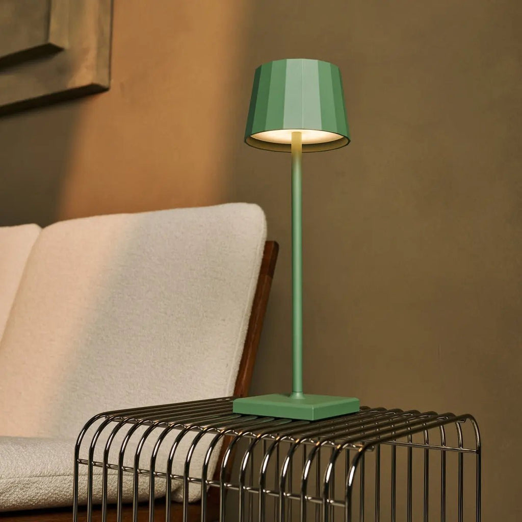 Wouter Saliegroene Oplaadbare Tafellamp | Draadloos opladen en batterijduur van 120 uur