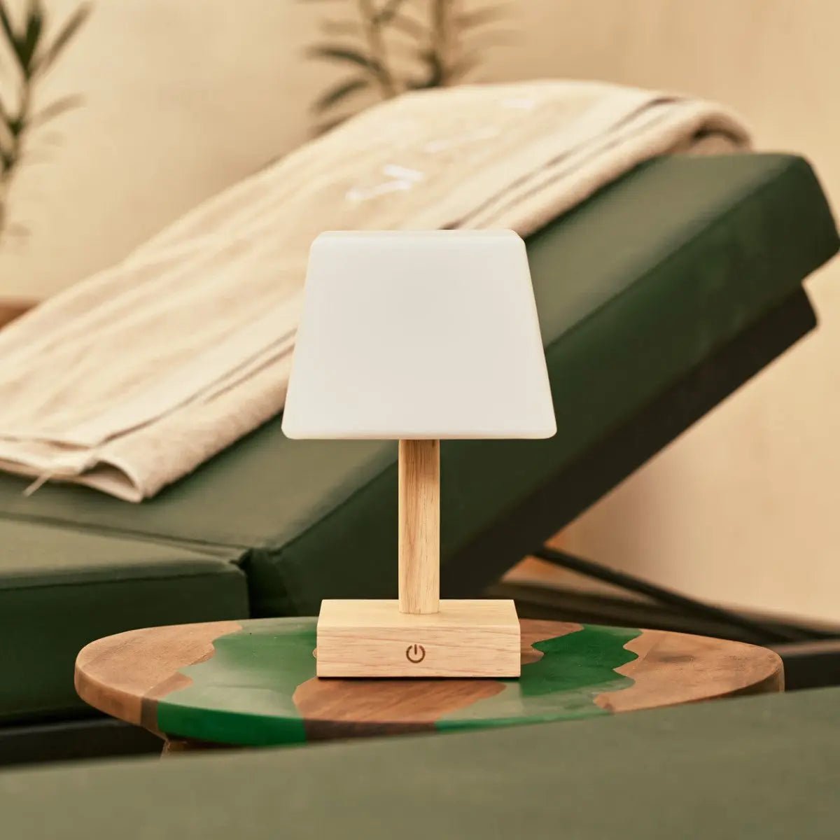 Tommy Lichtbruine Houten Tafellamp | 3 lichtmodi, elegant en duurzaam