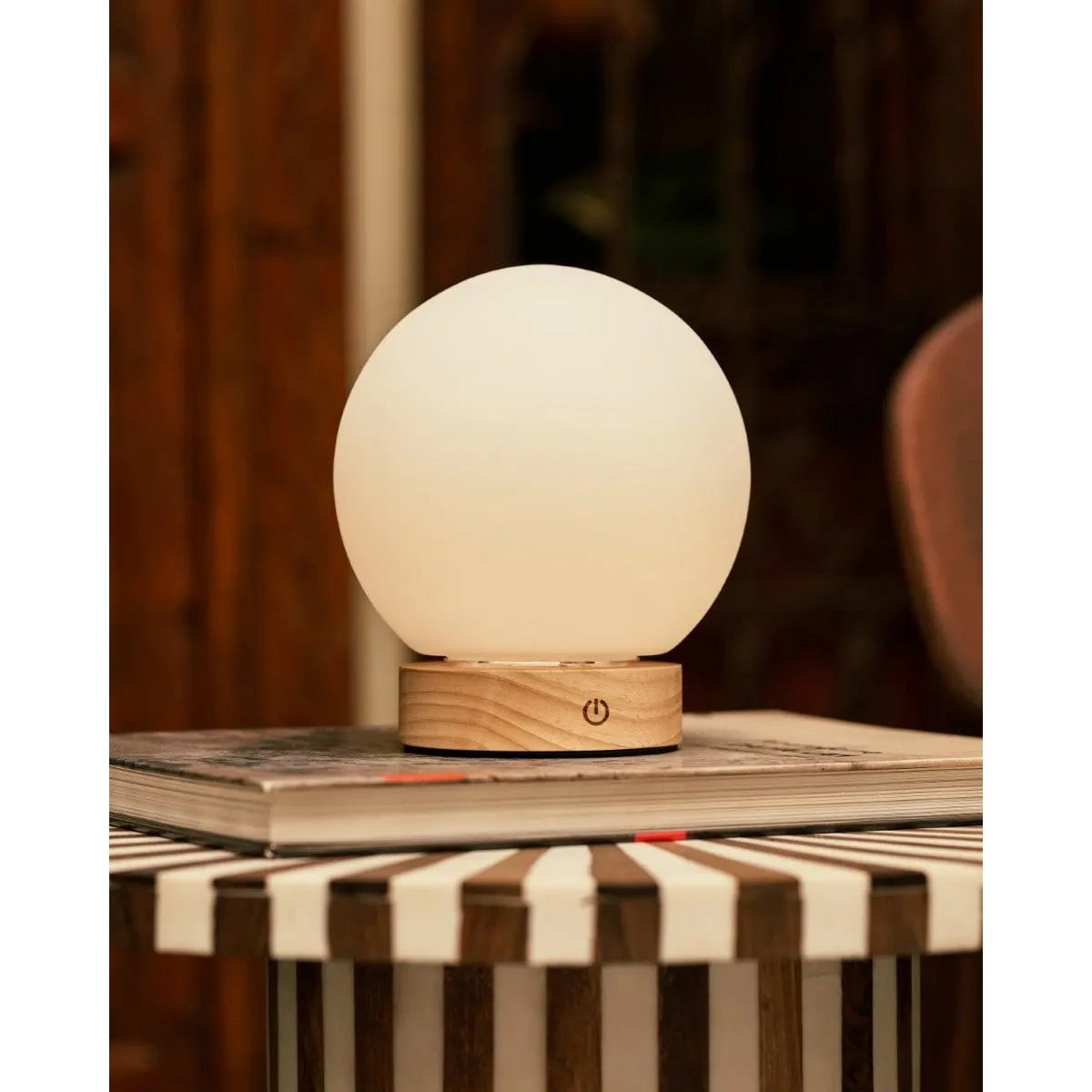 Flore Lichtbruine Houten Lamp | Oplaadbare, dimbare en draadloze verlichting