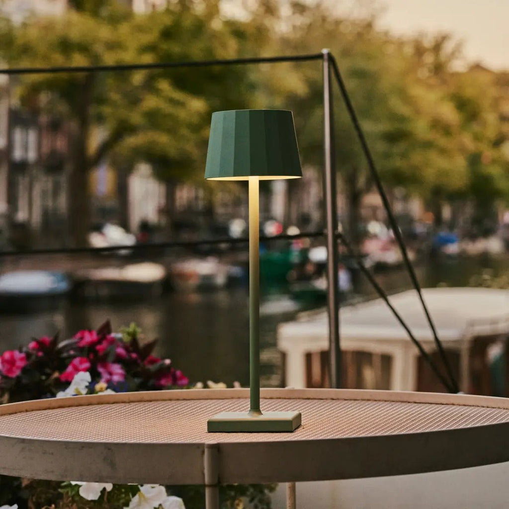 Wouter Saliegroene Oplaadbare Tafellamp | Draadloos opladen en batterijduur van 120 uur