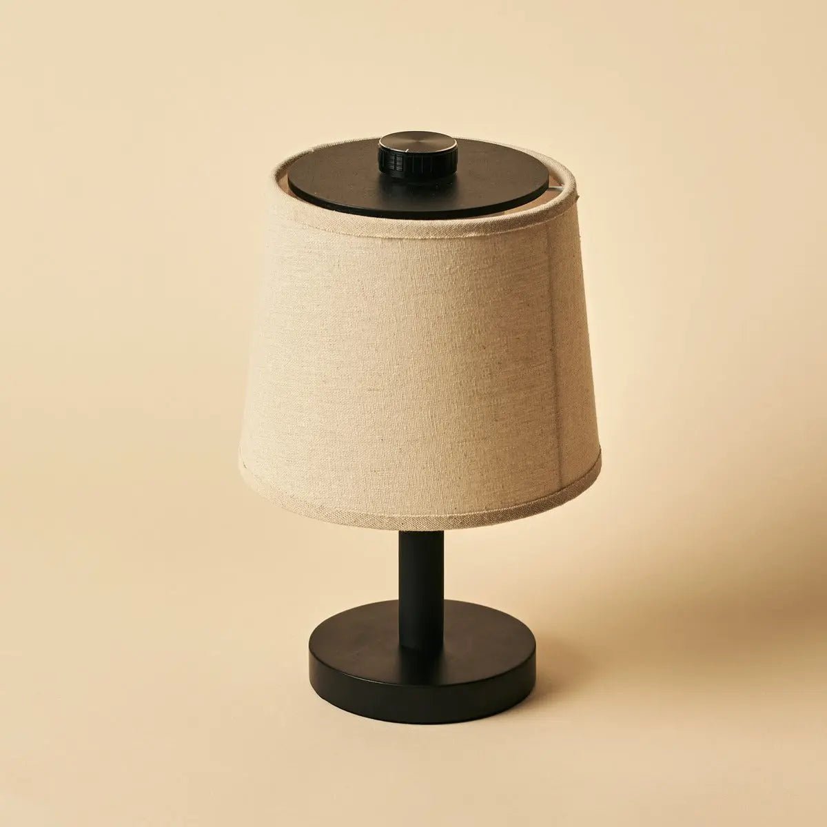 Rover zwarte houten oplaadbare lamp | Snoerloos, dimbaar en linnenmix