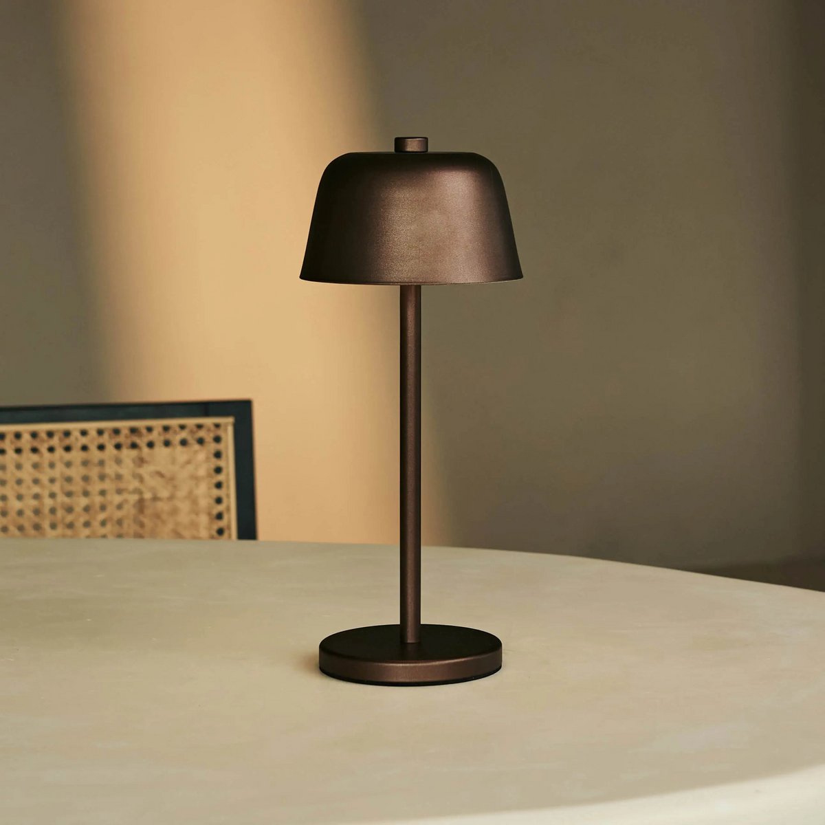 Anton Espresso Brown oplaadbare tafellamp | Stijlvolle en draadloze verlichting