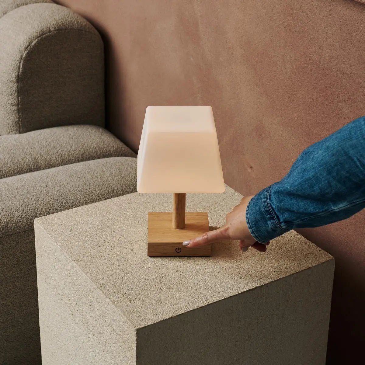 Tommy Lichtbruine Houten Tafellamp | 3 lichtmodi, elegant en duurzaam
