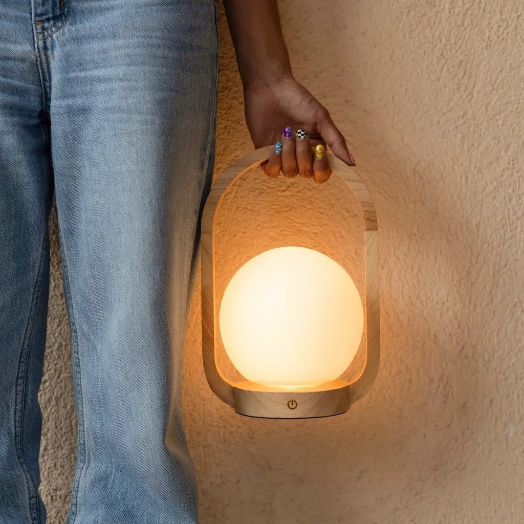Skye Lichtbruine Houten Snoerloze Lamp | Oplaadbaar, dimbaar en 3 lichtmodi