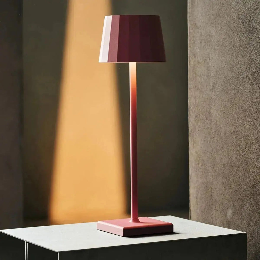 Wouter Flamingo Roze Oplaadbare Tafellamp | Draadloos opladen en batterijduur van 120 uur